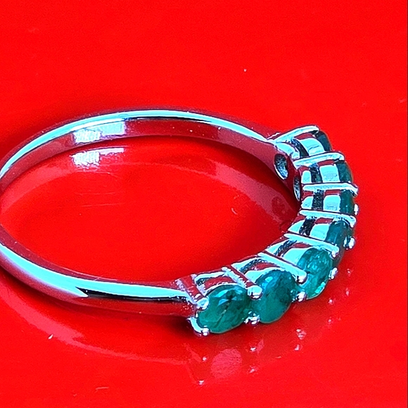 Natural Emerald 2.5mm 925 Sterling Silver Band - Picture 4 of 11